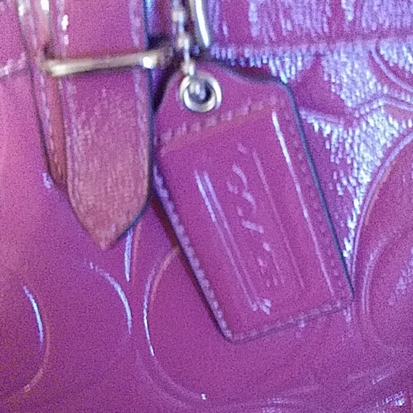 Coach leather embossed with signature pattern bag - Picture 2 of 8